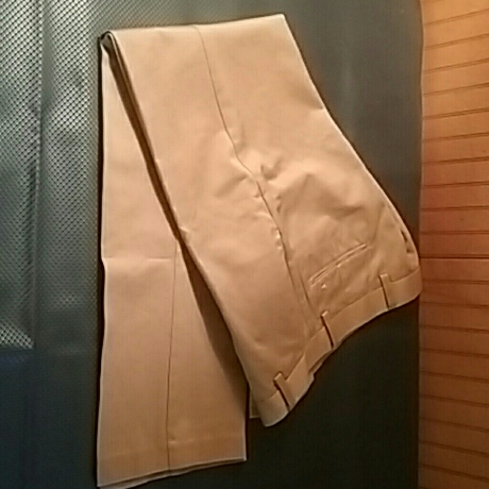 Dockers khakis 32 L x 32 W D3 classic fit